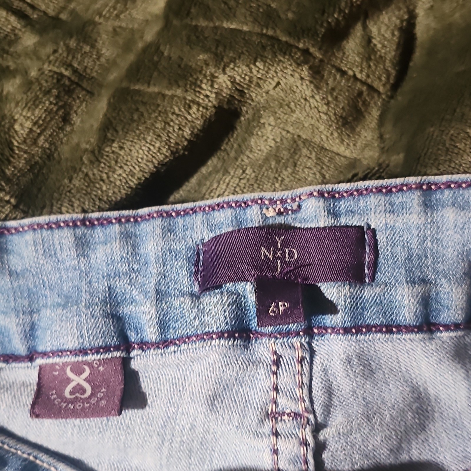 NYDJ Women’s Straight Leg Light Wash Blue Denim Jeans Size 6 5-Pocket Button