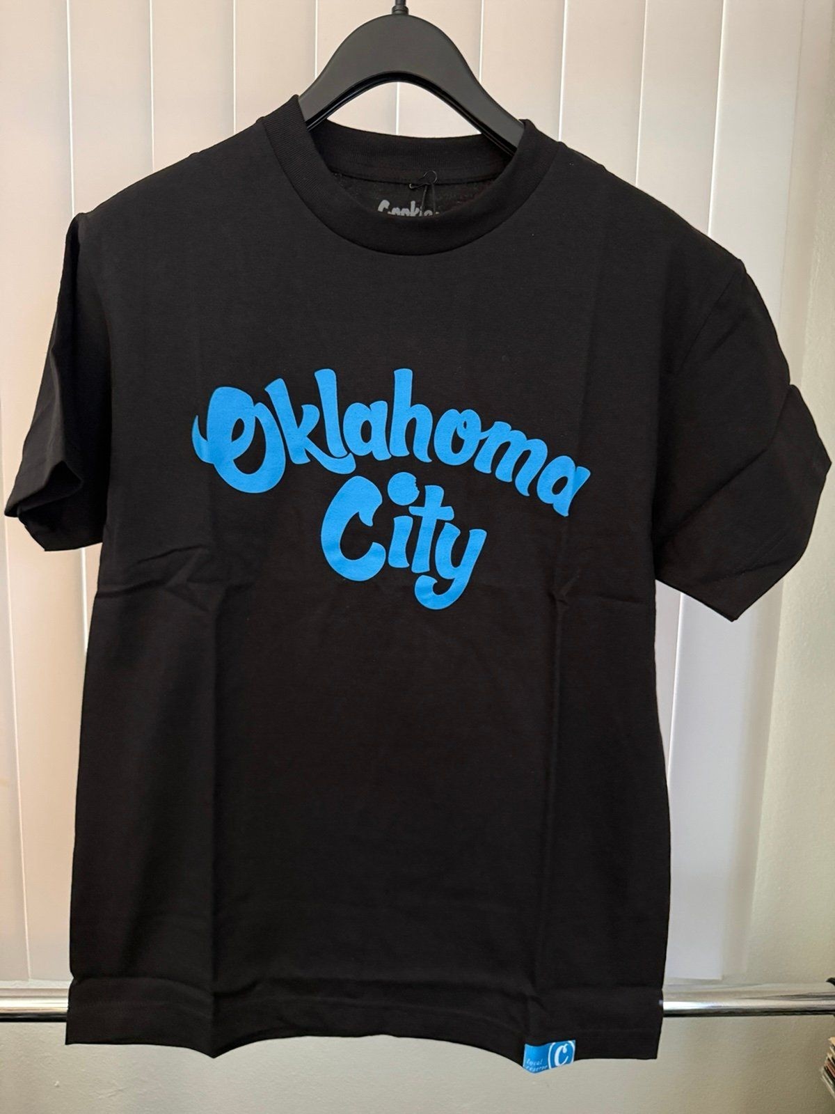NWT Men’s OKC Thunder Script Black Cookies Shirt Size Medium