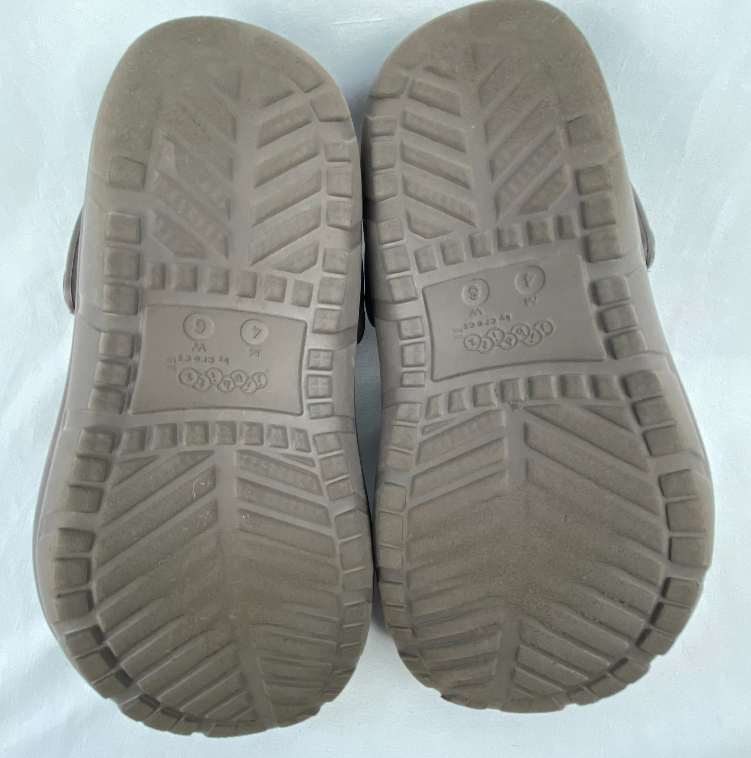 CROCS Unisex M4 W6 Brown Jibbitz Classic Clogs Slip On Sandals Shoes