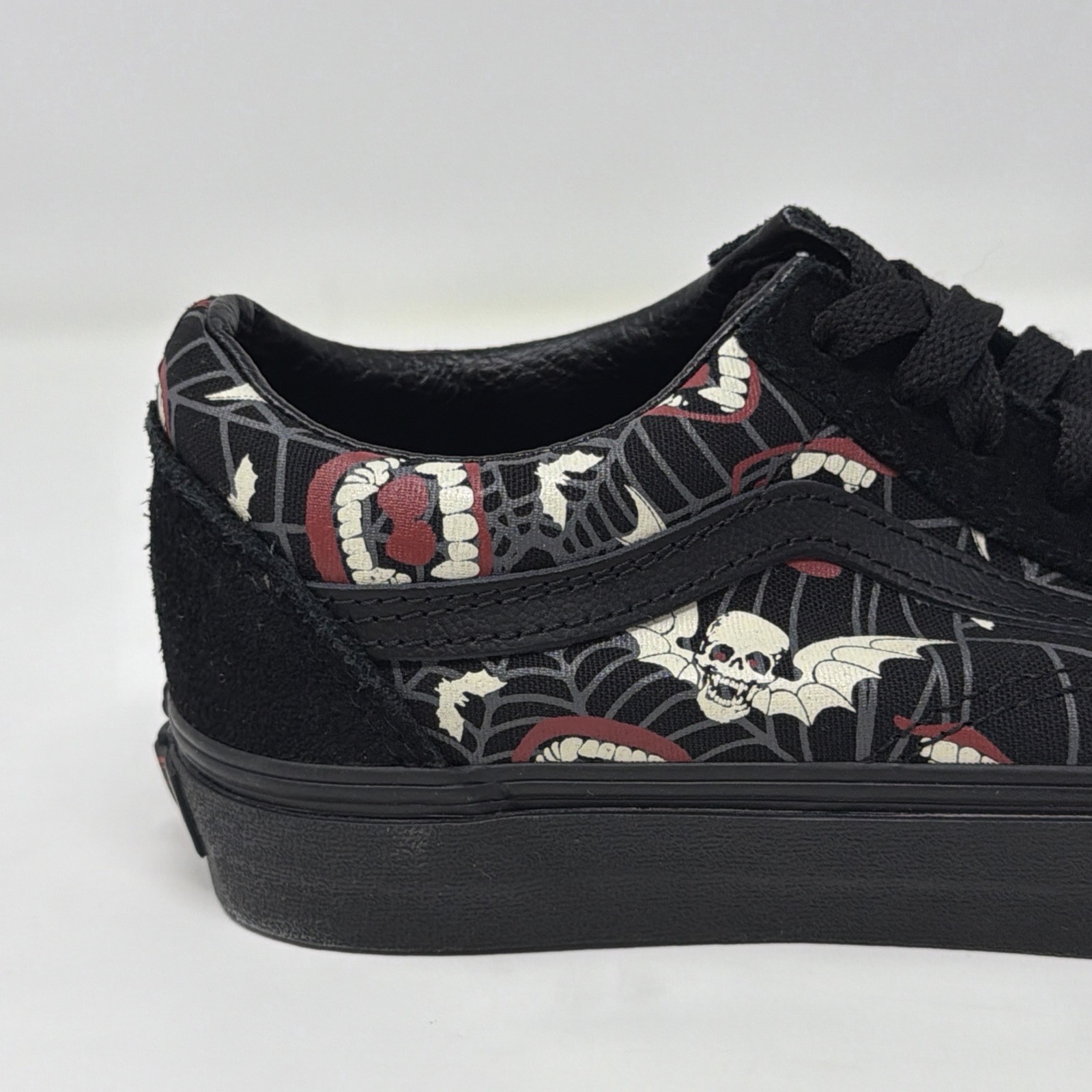 NWT Vans Old Skool Glow In The Dark Skull Vamp Men 6 Women 7.5 STORE MODEL