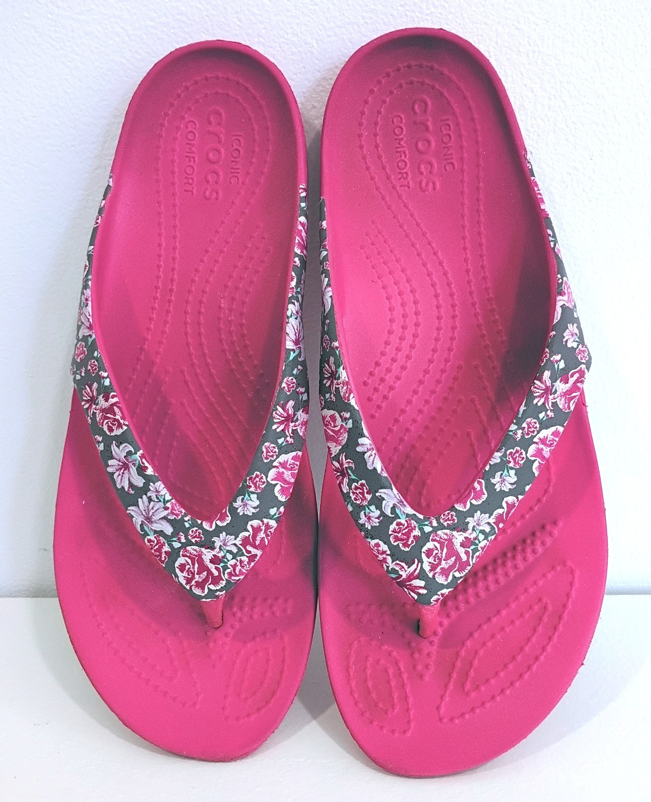 Crocs Women’s Kadee II Sandals flip flops pink with floral print, sz 8