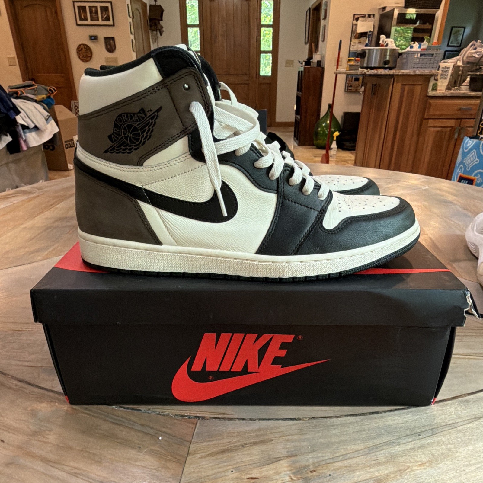 Jordan Air Jordan 1 Retro High OG Dark Mocha 555088-105 2020 Black/White/Gray