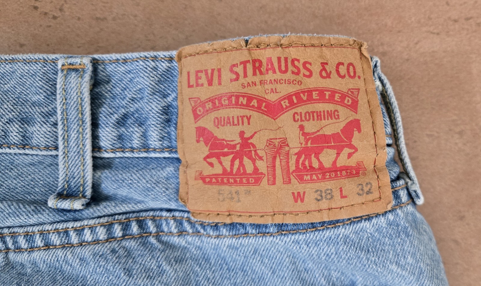 Levi’s 541 Men’s Light Blue Straight Denim Jeans 38×32 5-Pocket Mid Rise Logo