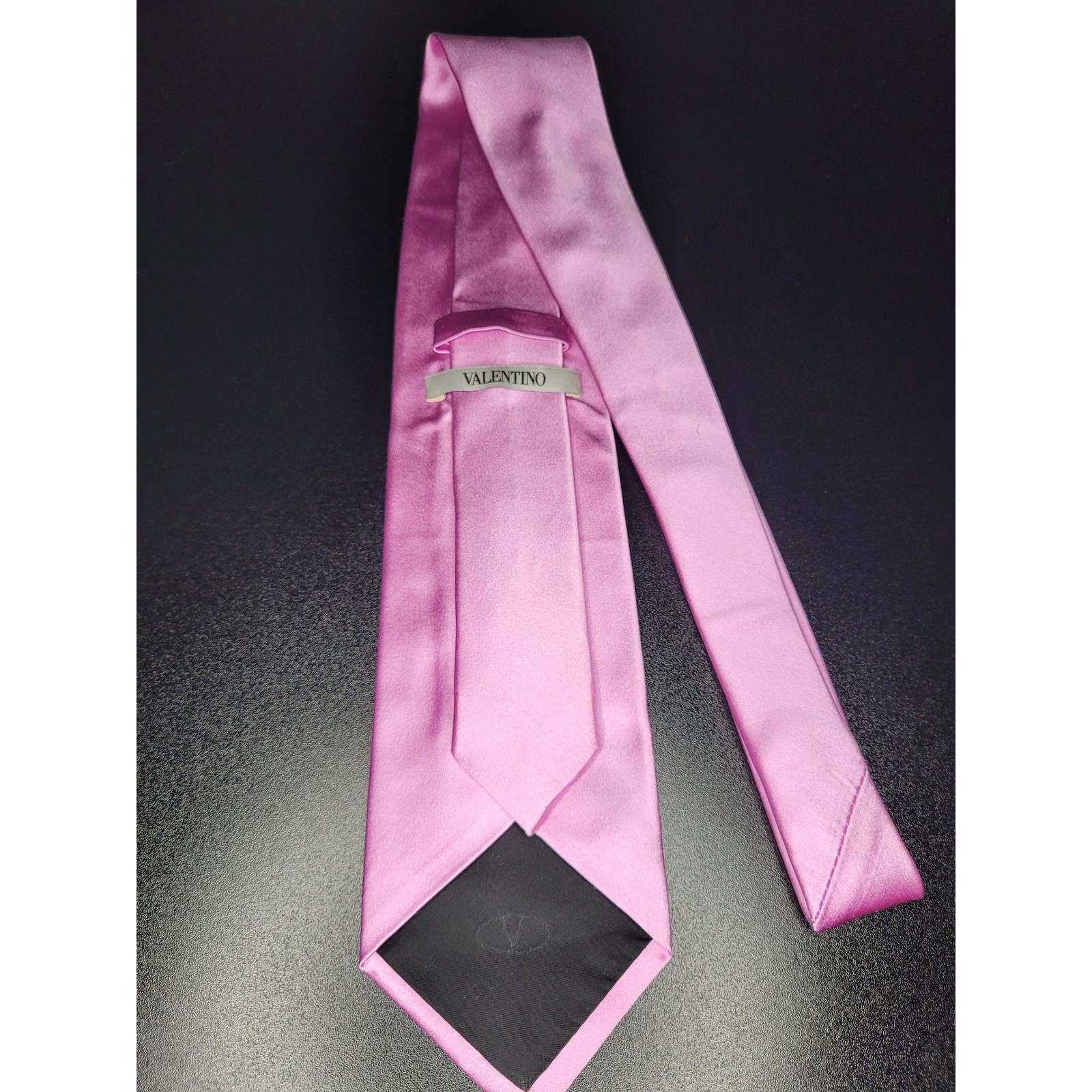Valentino Men’s Necktie Pink Solid Silk Satin 3.25″ x 58″ Excellent