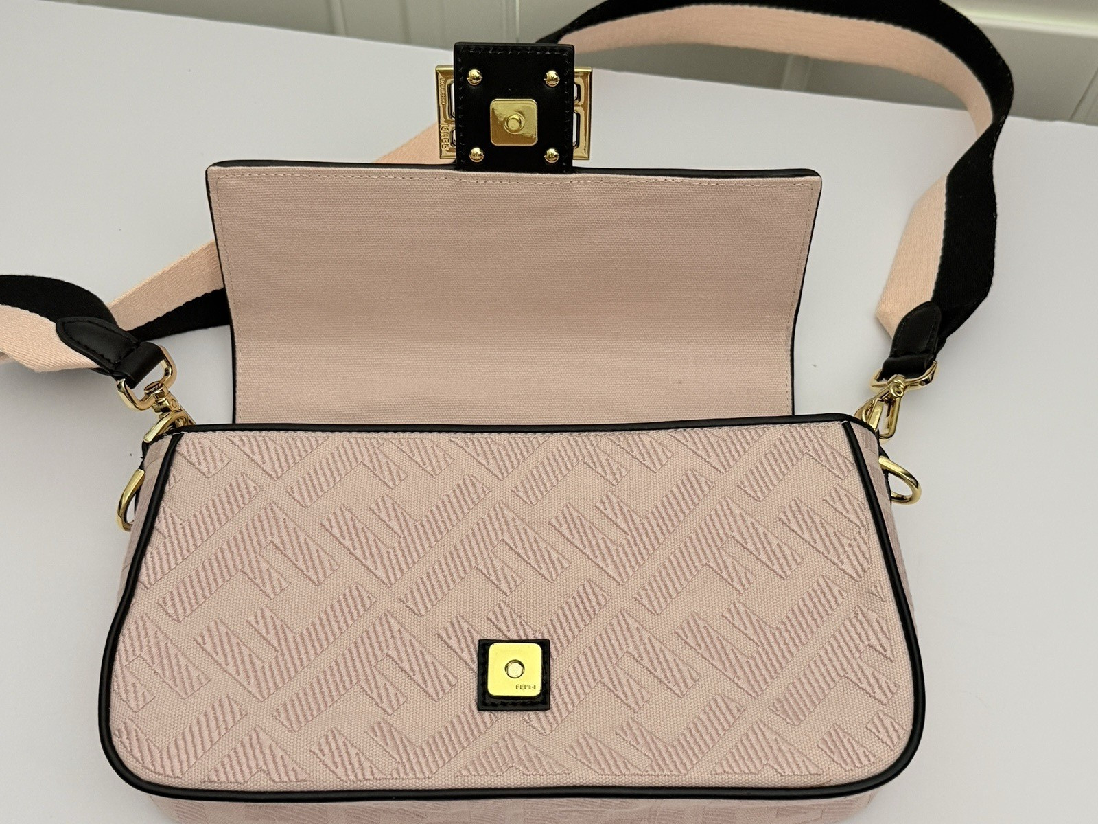 ⭐FENDI | Rosa Quarzo PINK | FF Logo | Shoulder/Handbag Baguette