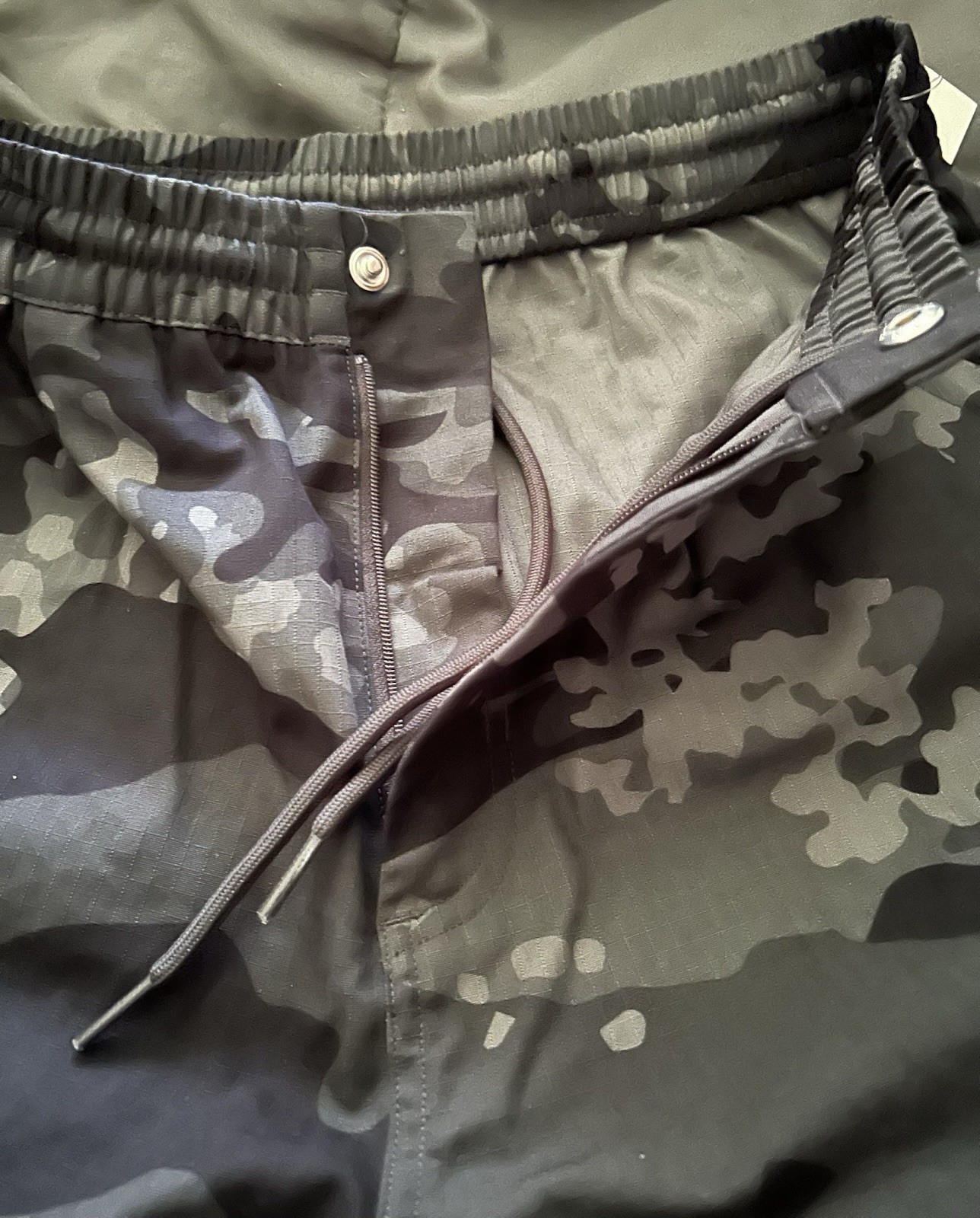 NWT Adidas Camo Cargo Pants Mens Small (30×30) IK3535