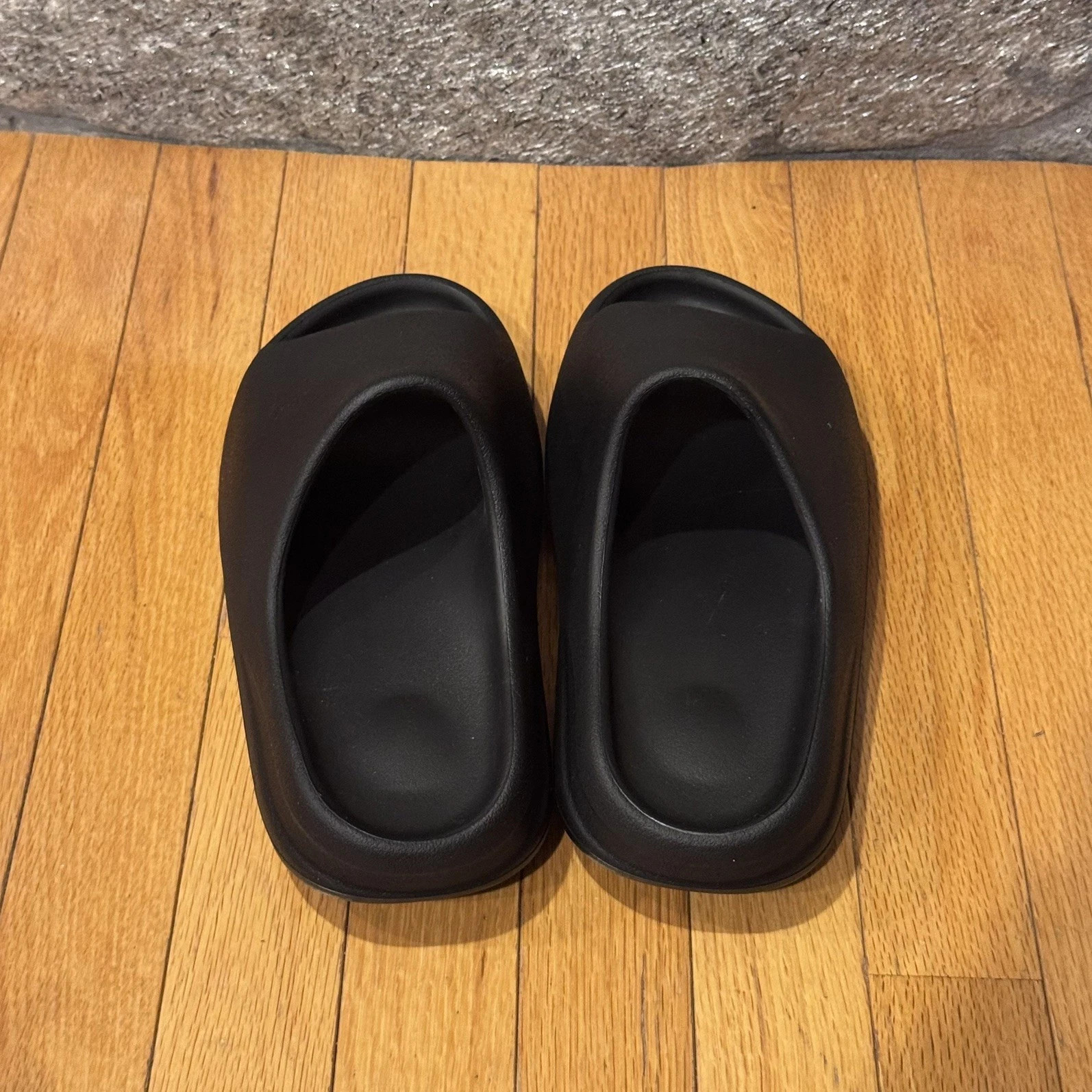 Yeezy Slide Onyx Black YS-01 Men’s Size 11 Dust Bag Ships Fast Free Same Day OG