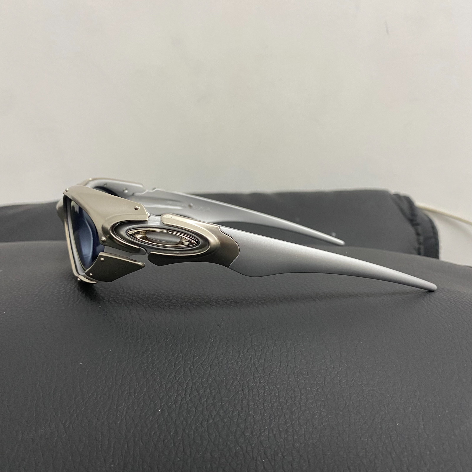 Vintage 90s Oakley Plate sunglasses Polarized Blue Lens Y2K GorpCore Hype Sports