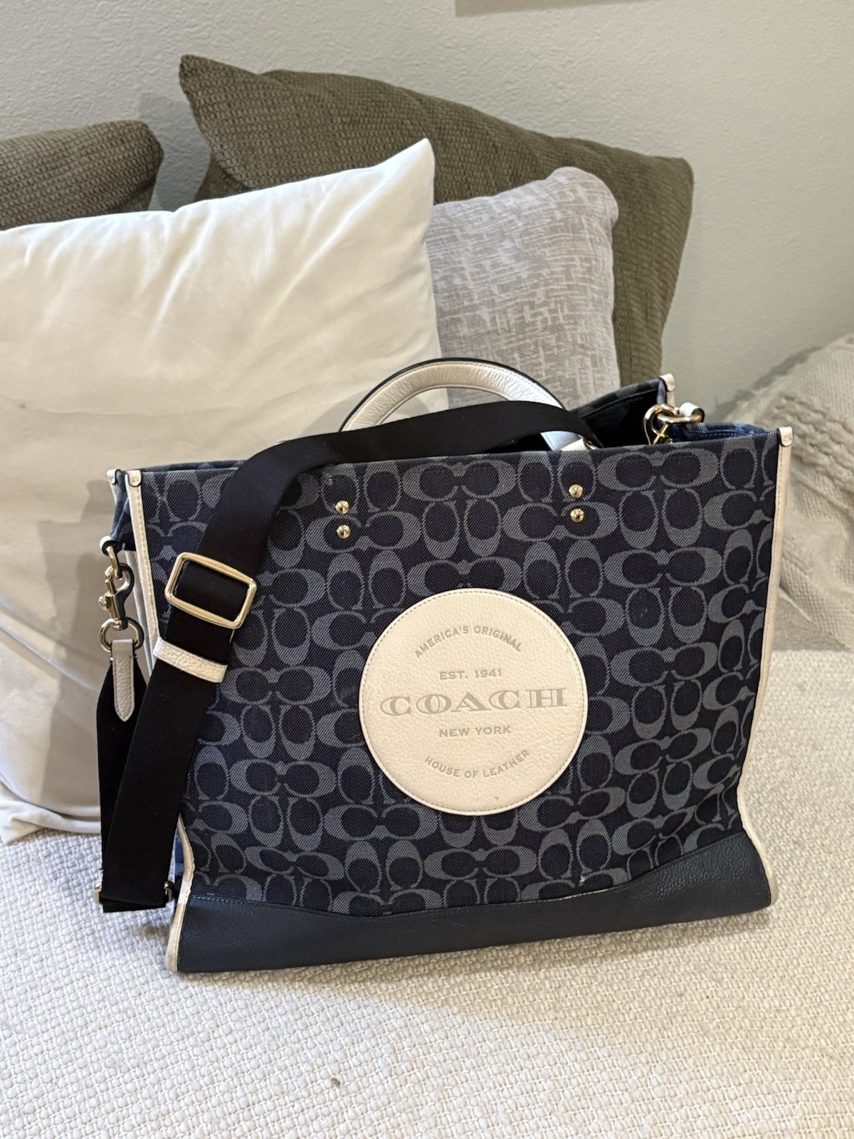 Coach Large Tote Blue/Ivory Logo Snap Closure Detachable Strap Inner Pockets