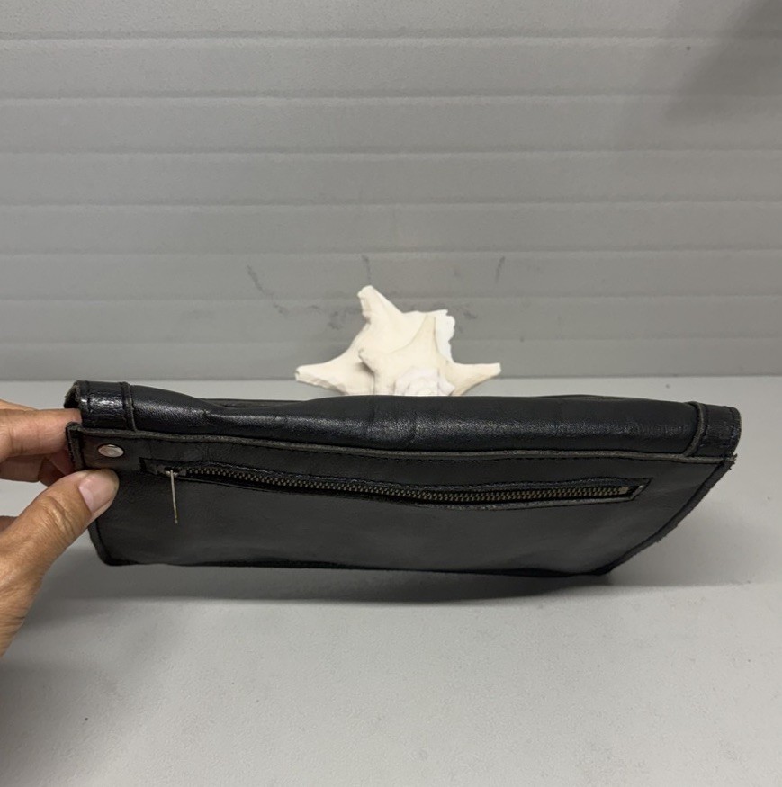 EXCELLENT CONDITION-Vintage Black Leather Envelope Clutch