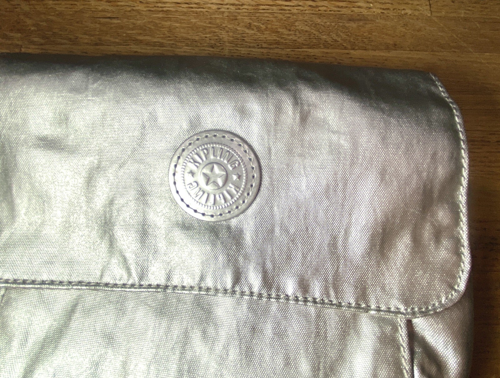 Kipling AC8601 – Selene Platinum Metallic Women’s Wristlet – New!