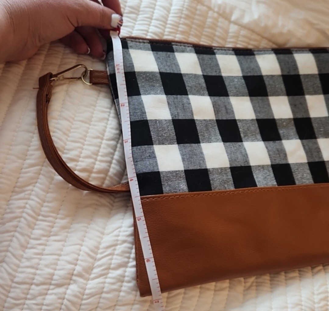 Black White Checkered Zip Wristlet Clutch w/ Brown Strap, Gold Hardware