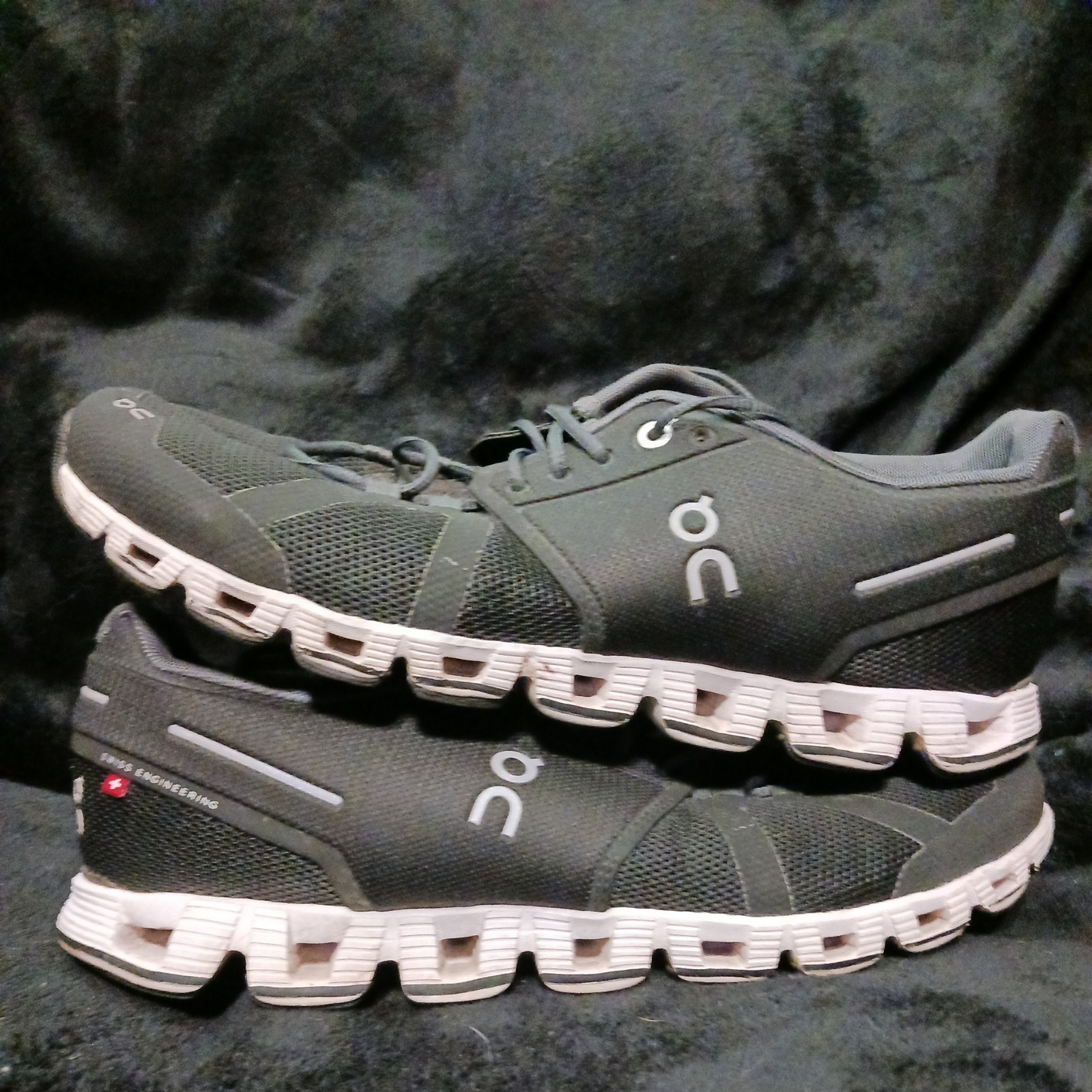 EUC Cloud /White_Black/White Size M9 Running Shoes