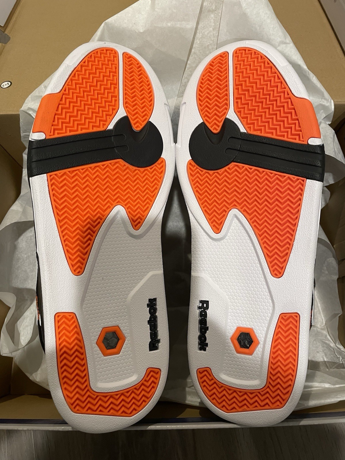 New Men’s Reebok Pump Omni Zone II – 2025 Retro White Black Orange — Size 10