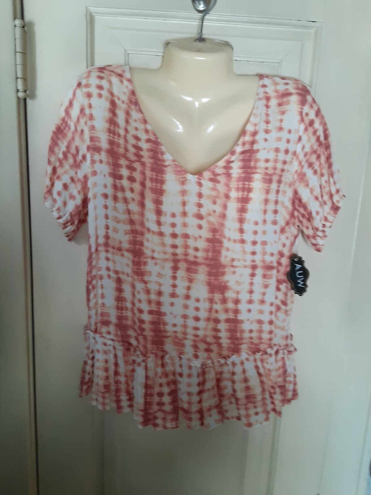 A.U. W. Woman’s Short Sleeve Top Size Small NEW WITH TAGS