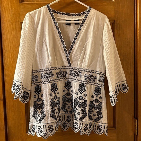 Saks Fifth Avenue Cotton Embroidered Top Size 14 – see description. 🍎