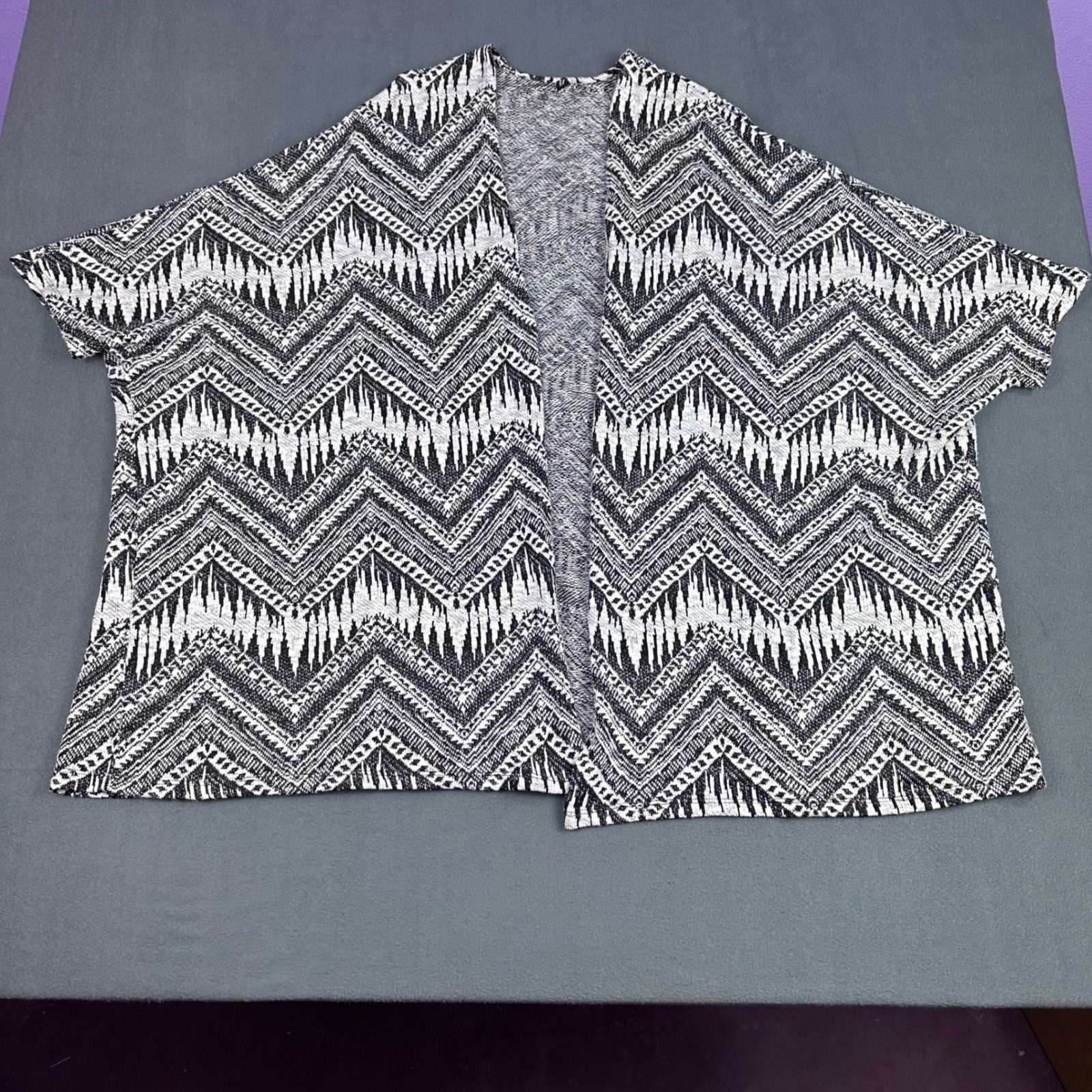 H&M Divided Black White Chevron Zig Zag Open Front Cardigan Wrap Sweater