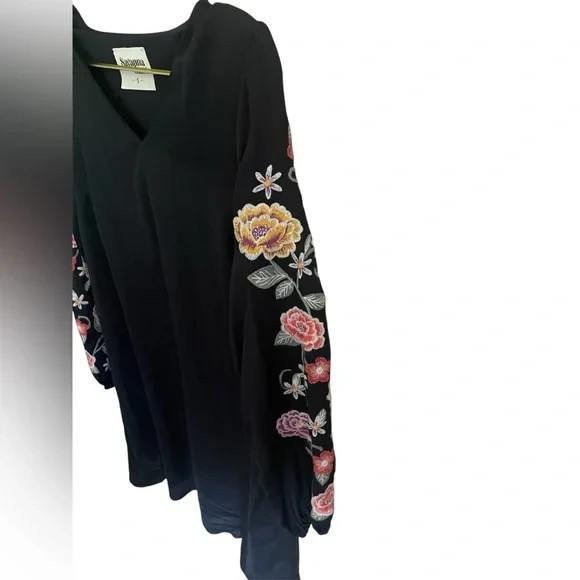 Savanna Jane Black V-Neck Shift Dress Floral Embroidered Sleeves Small Boho