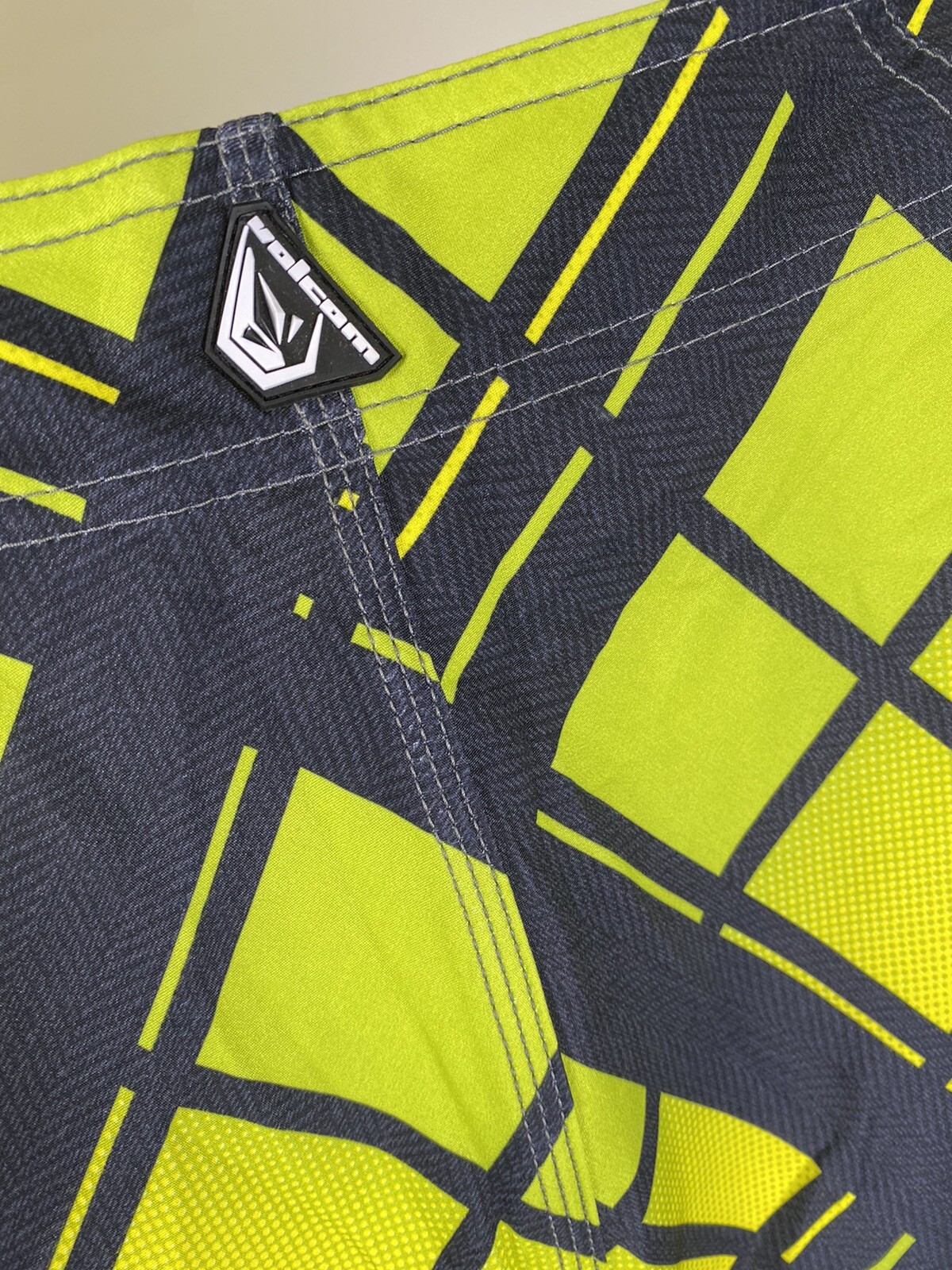 Volcom Men’s Armstrong Print Board Shorts Size 28, 30, 32, 34 Available – NEW