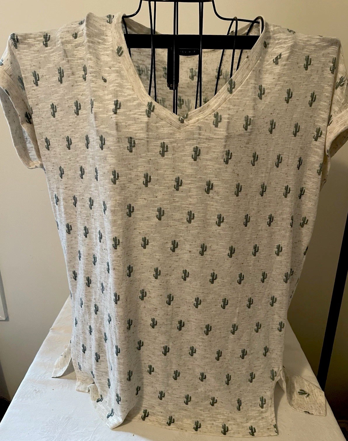Spicy Mix Woman’s L/XL Top Cactus Print Beige S.Sleeve USA Made L30”W241/2” Soft