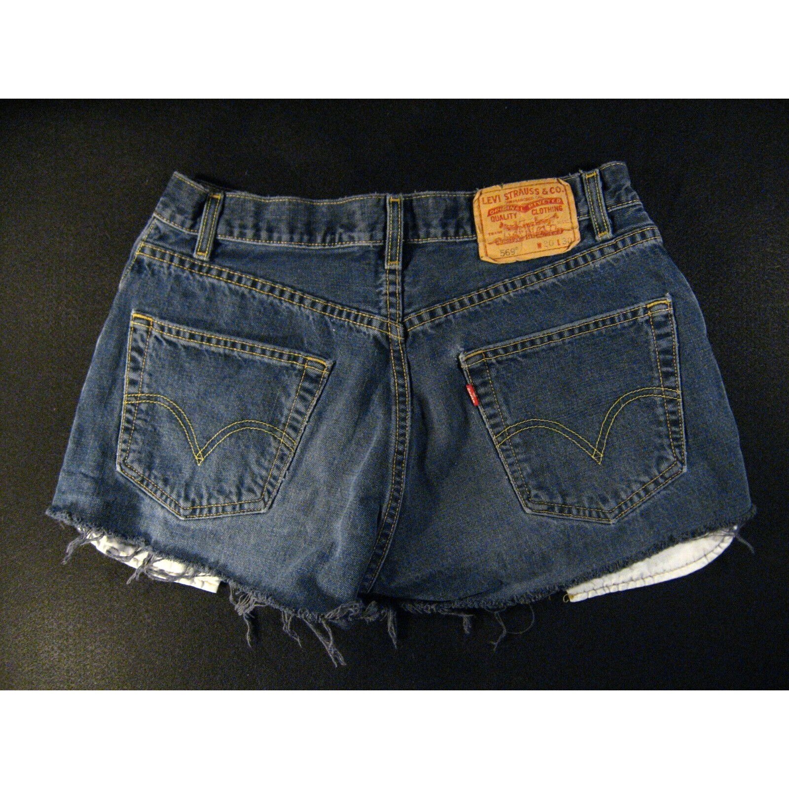 Levis 569 CUTOFF JEAN SHORTS Womans Tag 30 28 MEASURED High Waisted Blue Denim