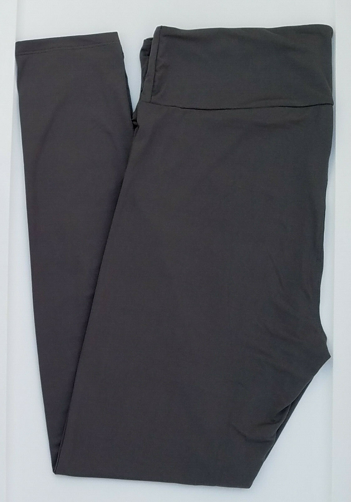 TC2 LuLaRoe Tall & Curvy2 Leggings Beautiful Solid Gray Rare ! NWT