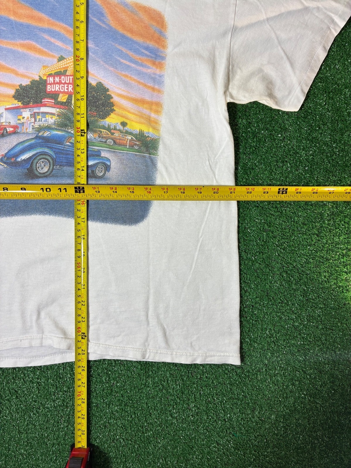 Hanes 2000s In-N-Out Burger California Shirt Size Large