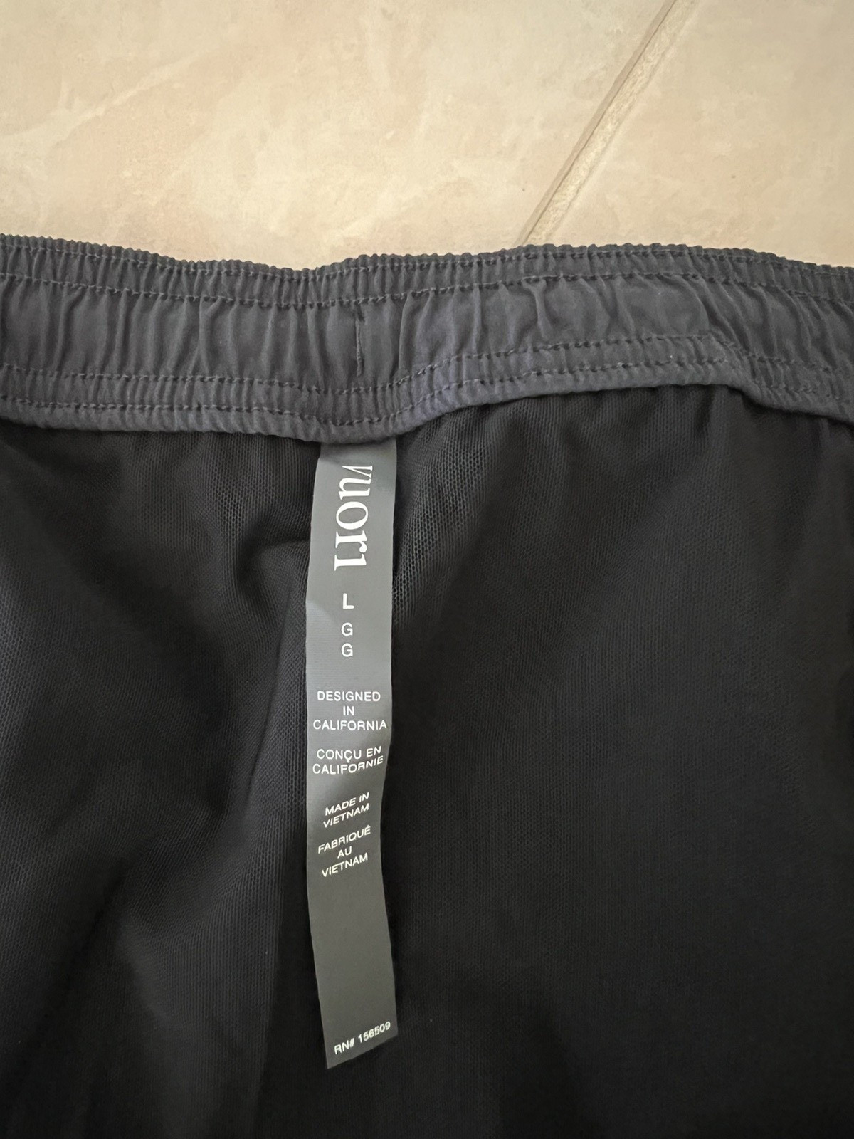 NEW Vuori Maverick Volley Short 6″ Inseam Lined Black Men’s Large L V3087