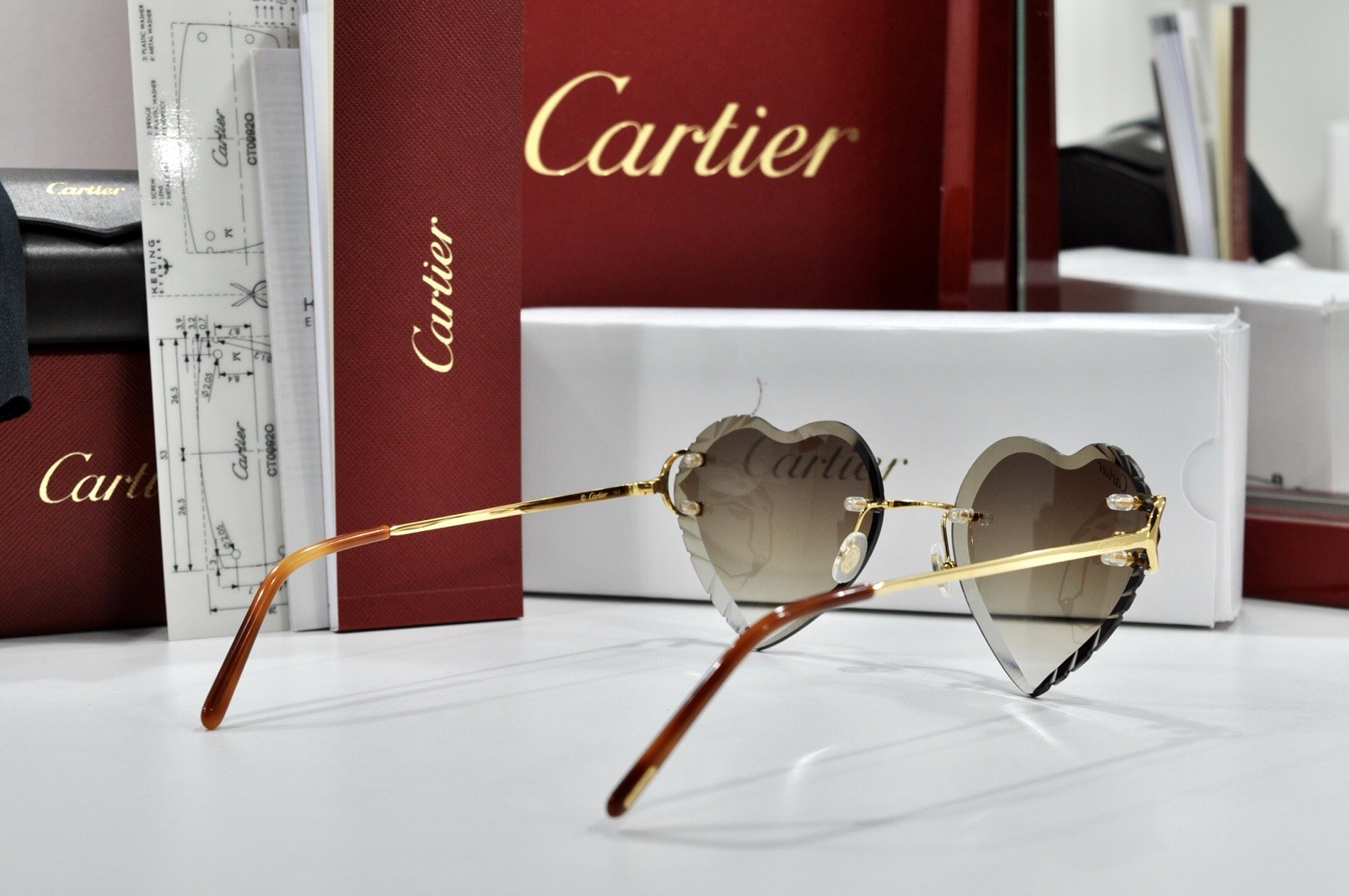 New Cartier rimless sunglasses glasses Diamond Cut heart decor Big C gold Frame