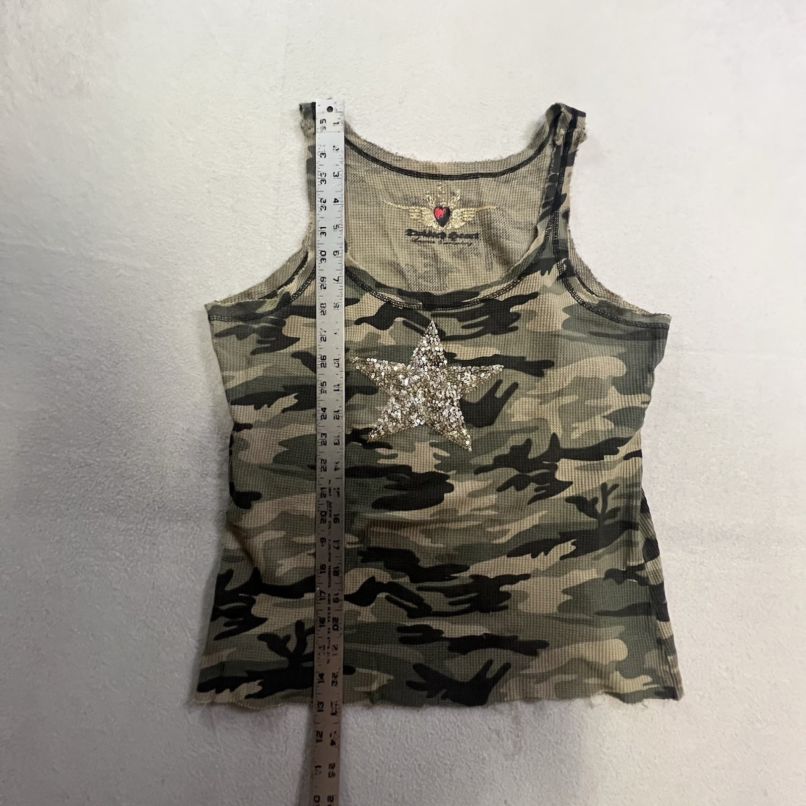 Twisted Heart Sleeveless Tank Top Womens Size Medium Camo Waffle Knit Distress