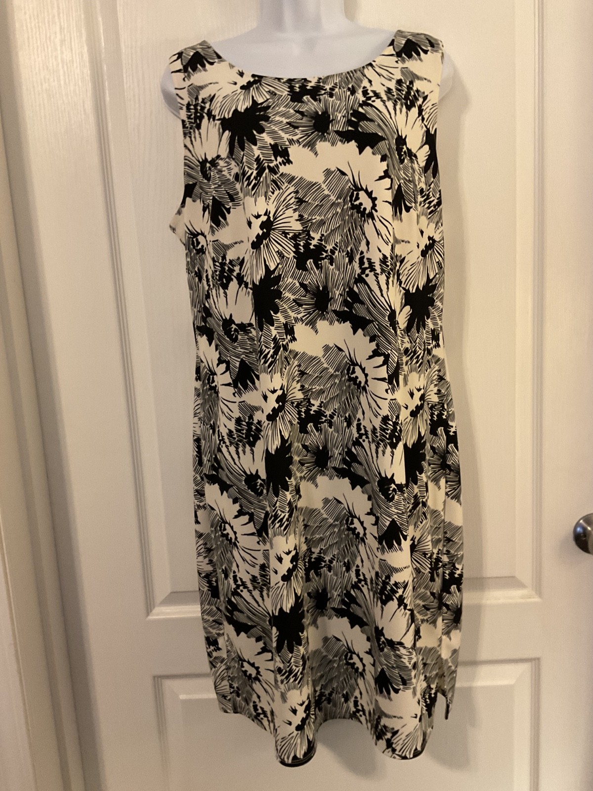 Ann Taylor Loft Black & White Floral Print Sleeveless Dress Size L -B13