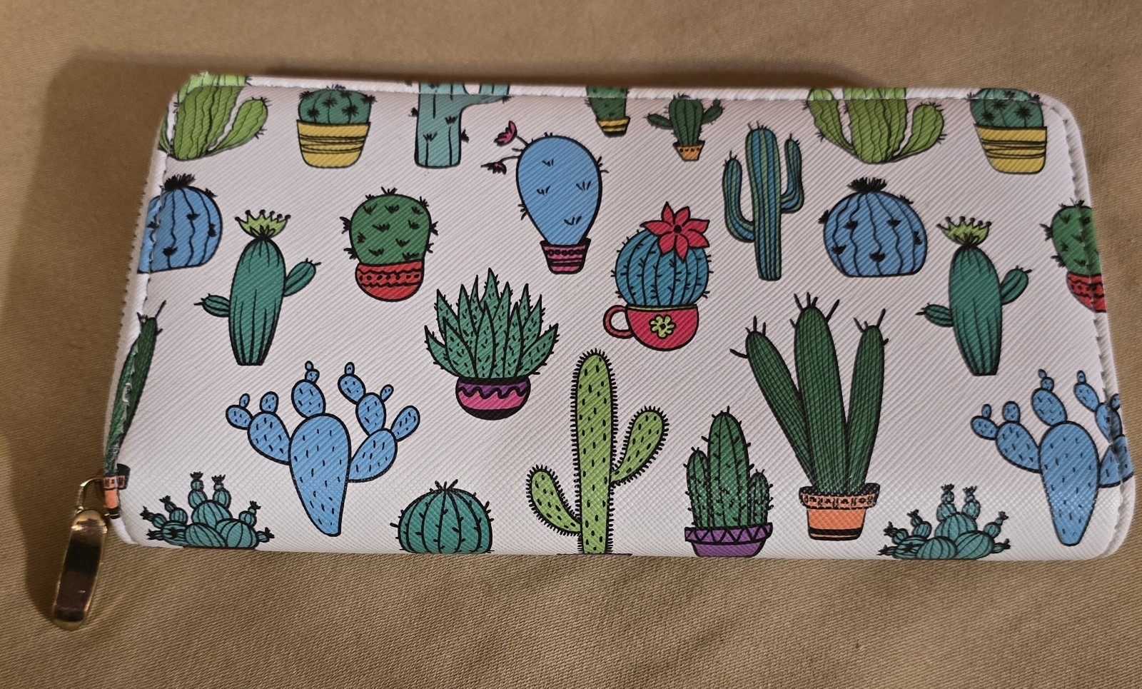 Badiya White with Multi-colored Cactus Design Zippered Wallet VERY CLEAN