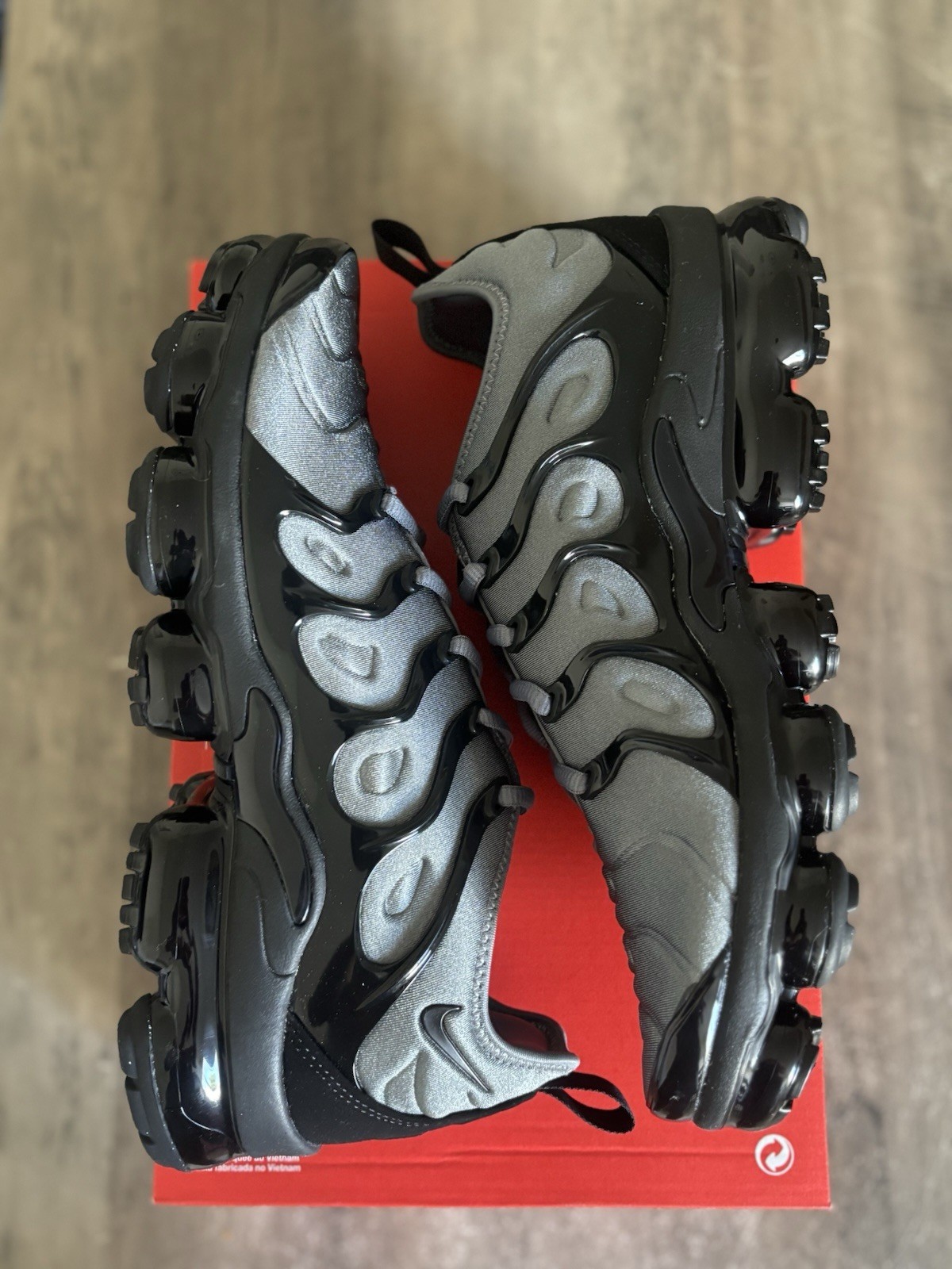 Size 9.5 – Nike Air Vapormax Plus Cool Grey Black Men’s Athletic New CK0900-001