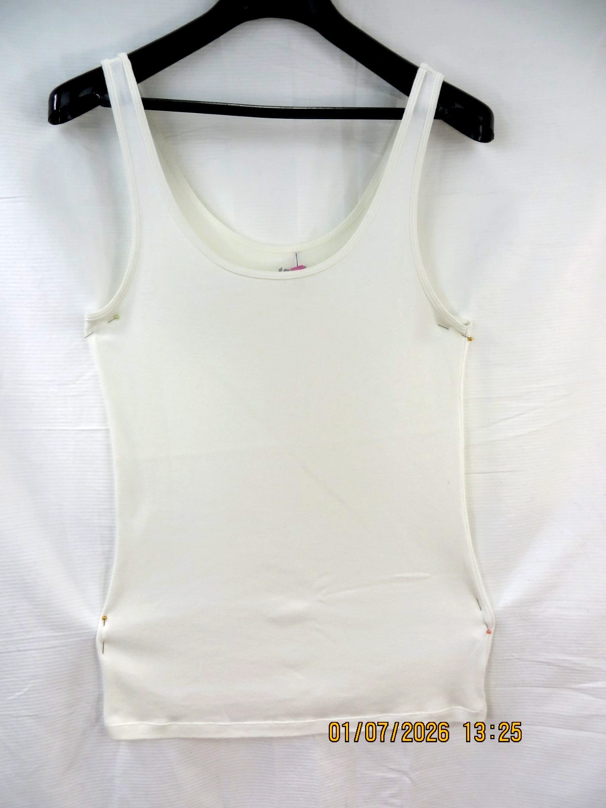 OLD NAVY TAMI FITTED SZ M/L White Super Soft Deep U-Neck Longer Tank Top Shirt