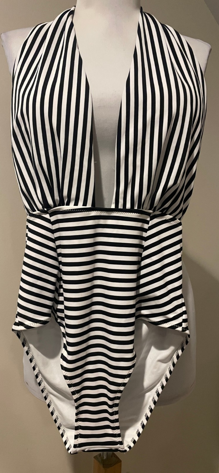 CUPSHE Womens One 1 Piece Black & White Bathing Swimsuit Suit NWOT – Sz Small