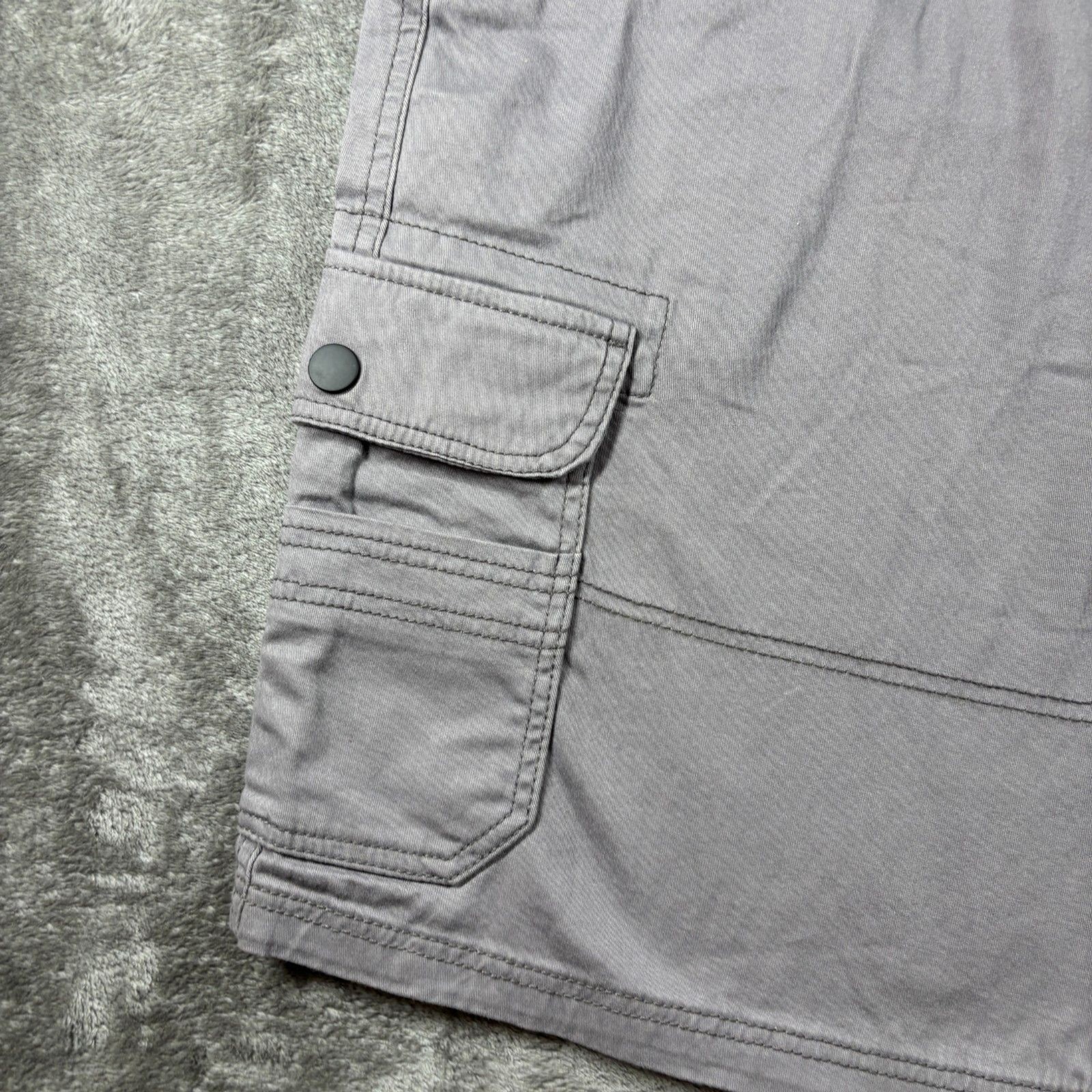 Plugg Men Vintage Y2K Cargo Shorts NWT Baggy Grunge Hip Hop Gray 44×11 K124