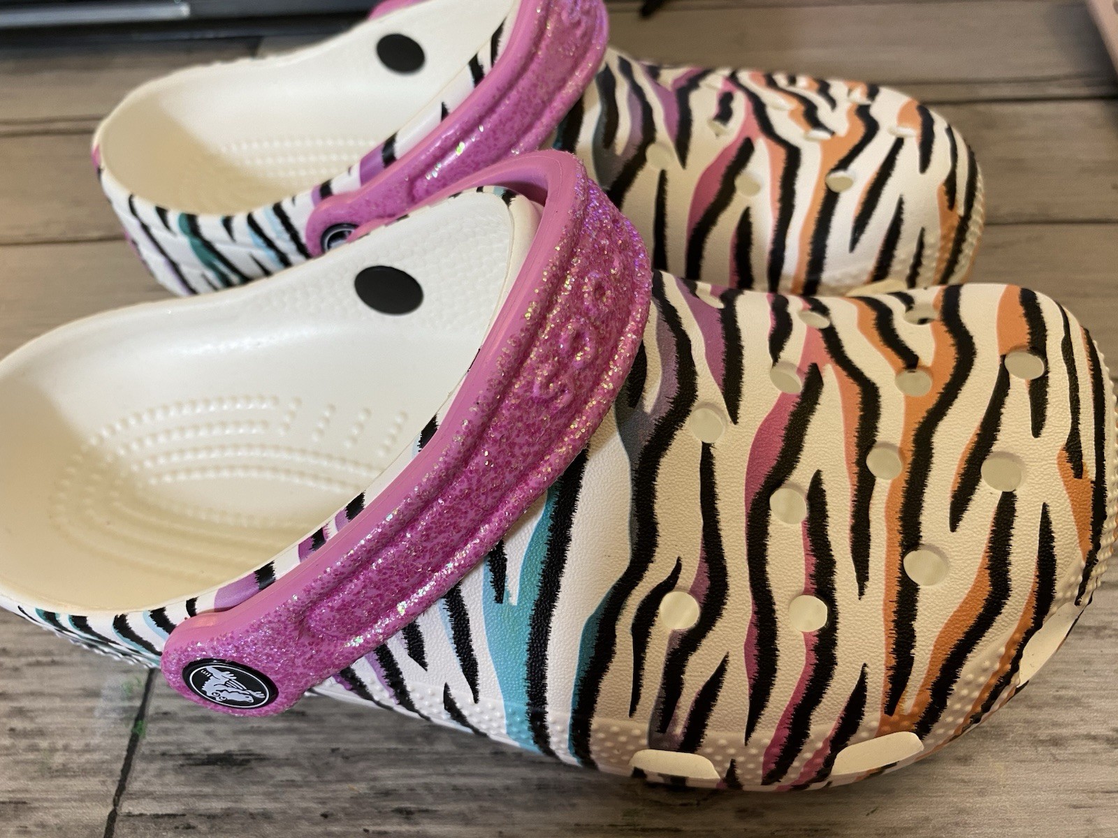 CROCS Kids’ Zebra Stripe Clogs with Pink Glitter Strap size 4