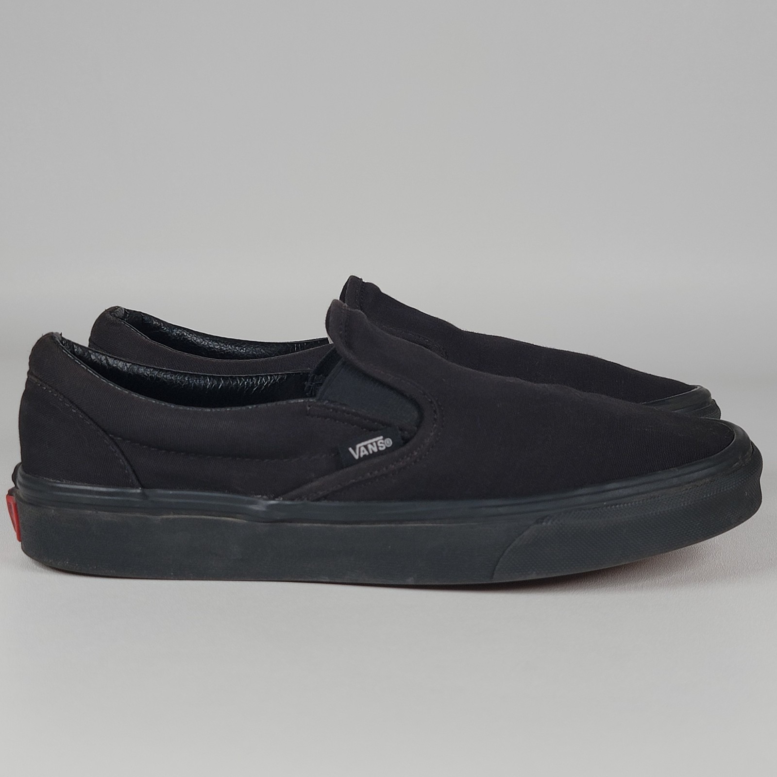 Vans Classic Slip-On Unisex (8.5 Men, 10 Women) Black/Black Skateboarding Shoes.