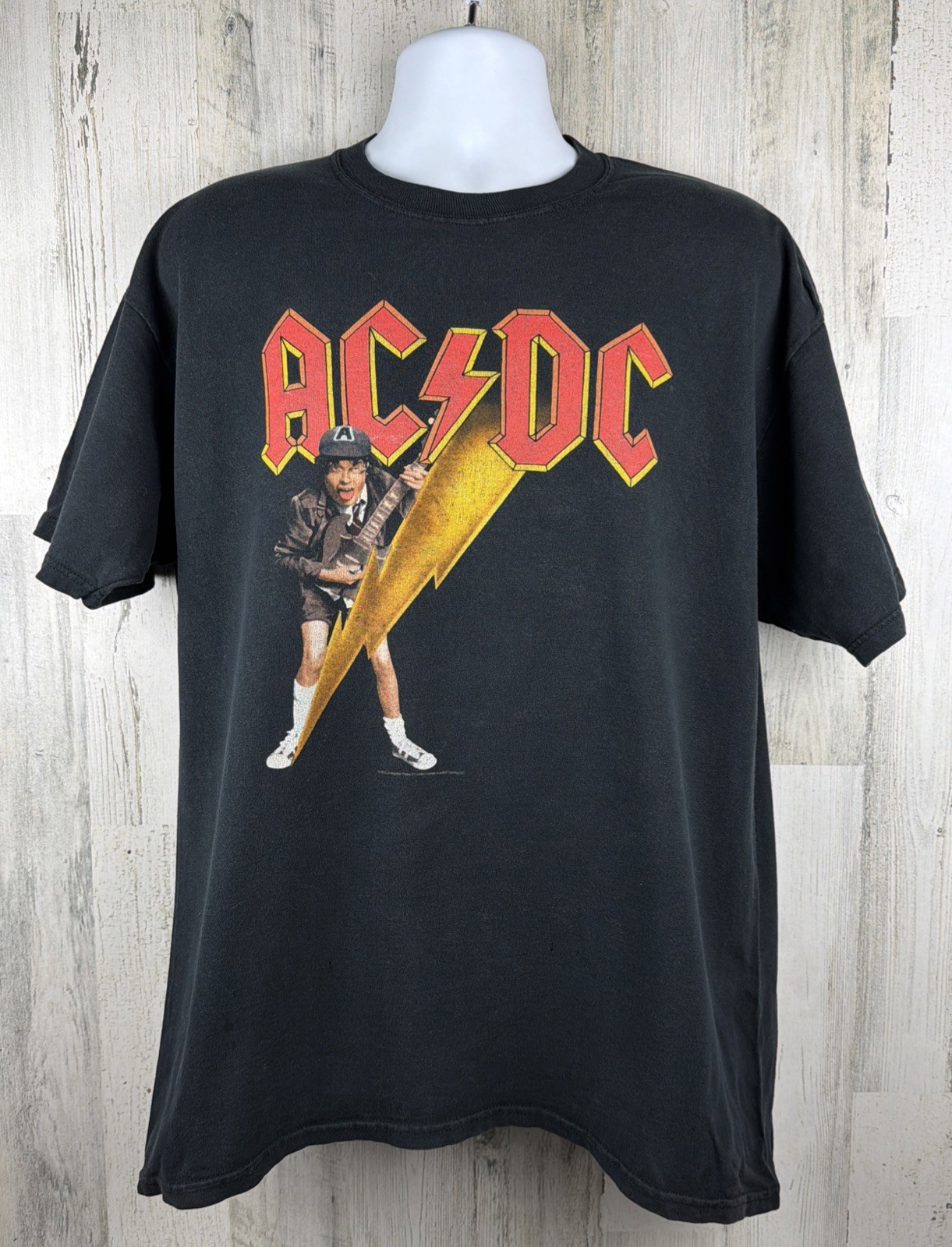Vintage Distressed 2003 AC/DC Angus Young Guitar Lightning T-Shirt XL (22.5×29”)
