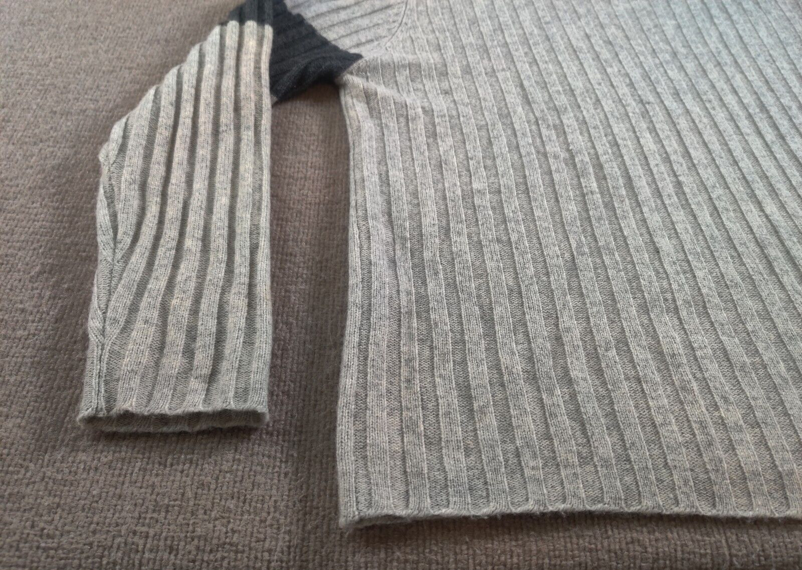 CRB Khakis Mens Medium Lambswool Acrylic Blend Pullover Sweater Gray V Neck