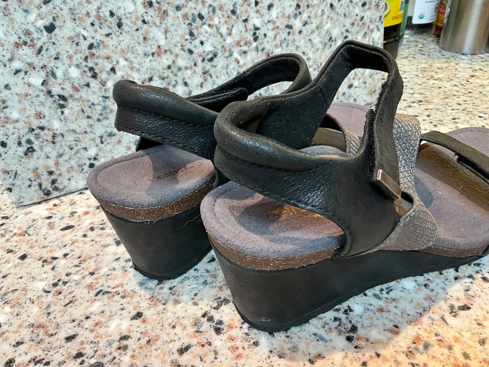 AETREX BRYNN SANDALS SIZE 7/37 BLACK/SILVER WEDGE WOMENS SHOES