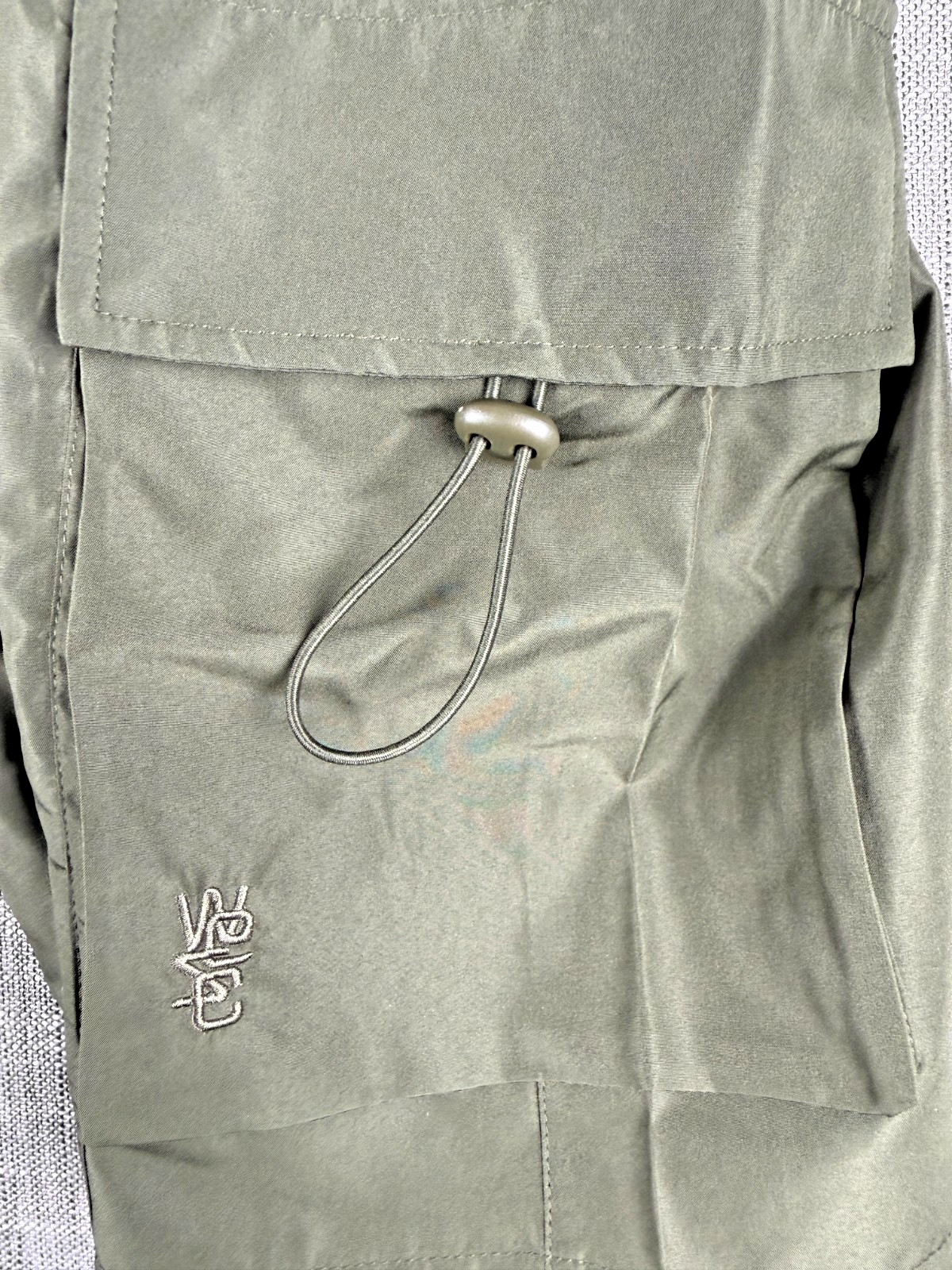 Size M (Women’s L) – WESC Nylon Cargo Wind Shorts Olive Green Lightweight NWT