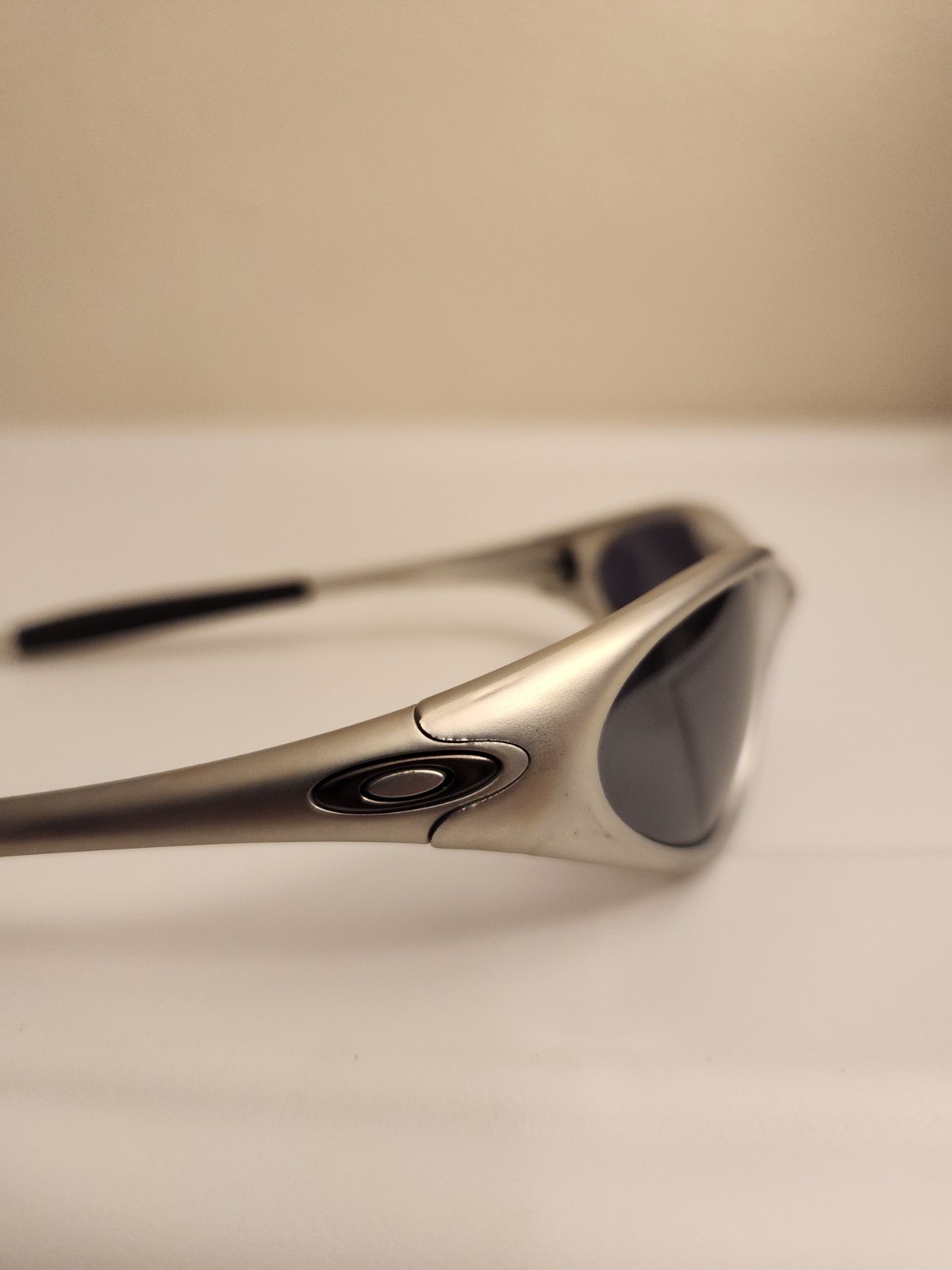 Vintage Oakley Minute Minute 1.0 Gen2 Sunglasses Sliver Frame Black Lenses Y2K