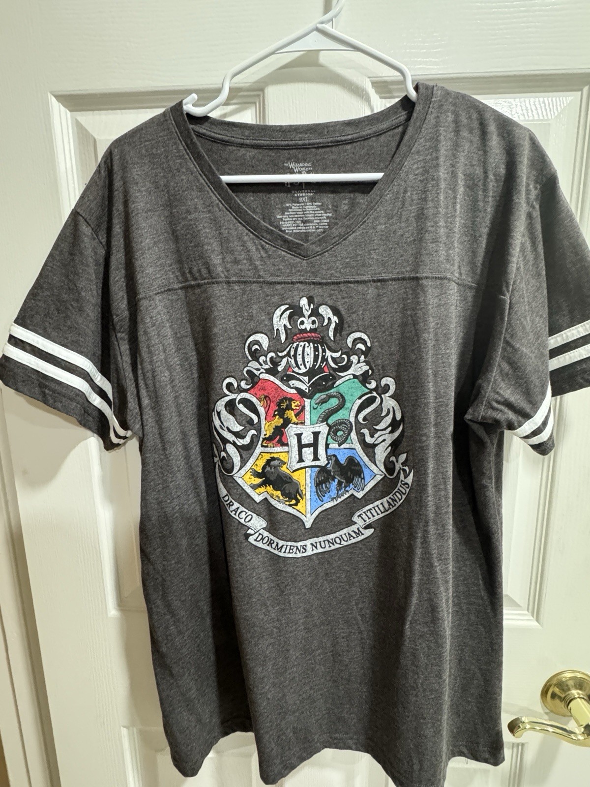 Harry Potter Universal Studios The Wizarding World Hogwarts T Shirt Women’s XL