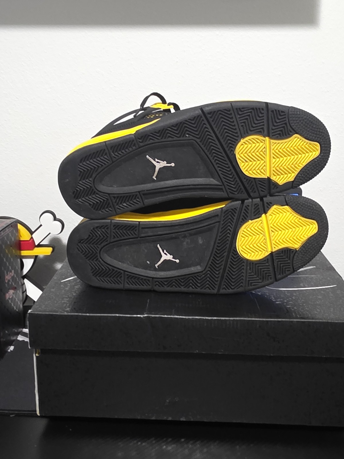 Air Jordan 4 Retro “THUNDER” 2023 – Size 12 – dh6927 017 (11617-21)
