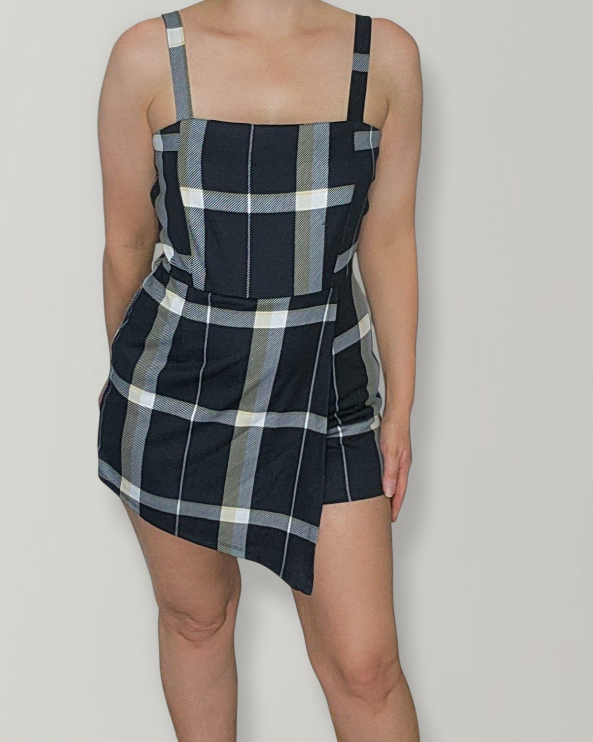 NWT Women’s Black/White Plaid Square Neck Sleeveless Romper Size L