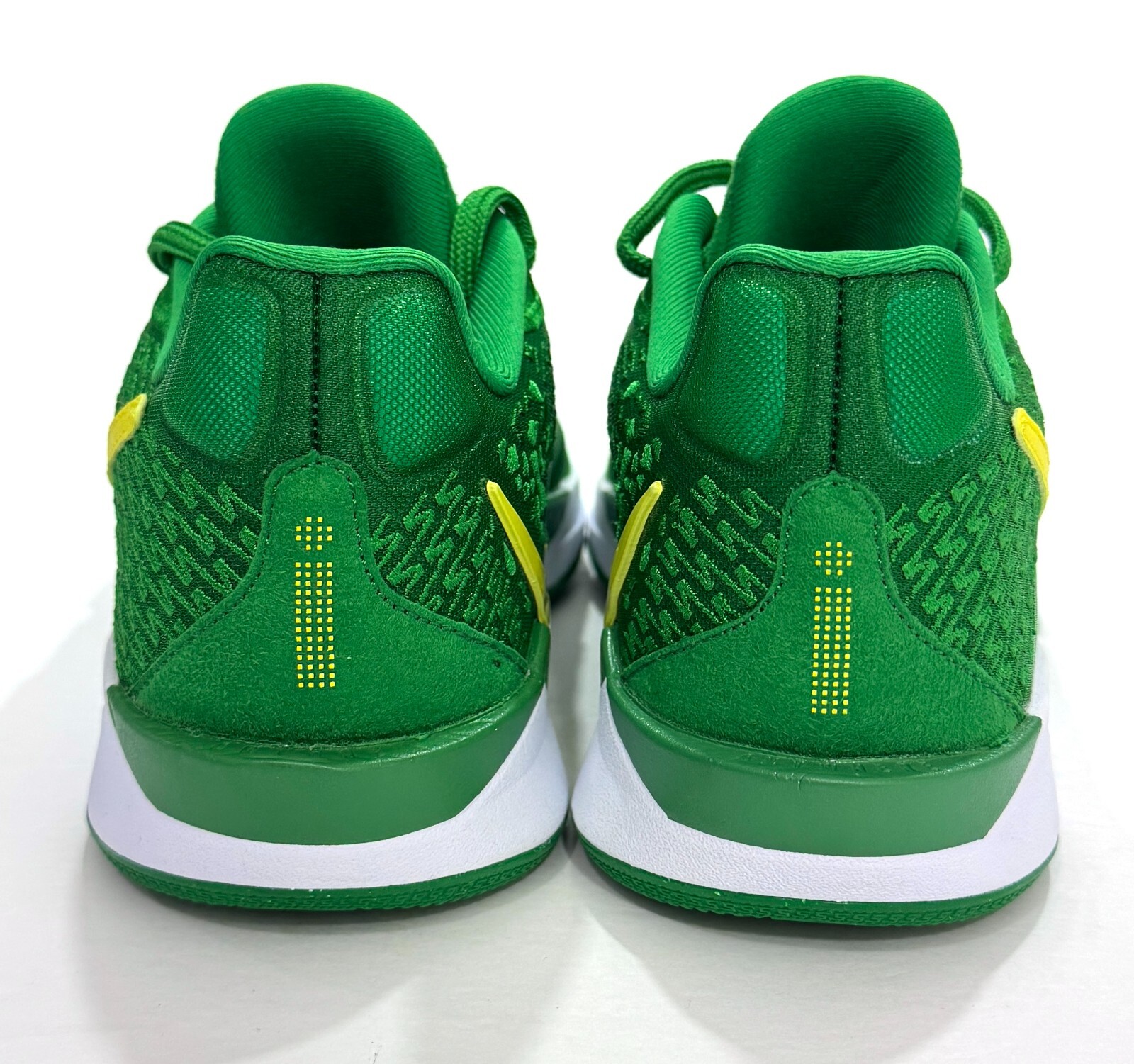 Nike Sabrina 2 Oregon Ducks PE Apple Green White HQ4344-300 Womens 9.5 / Mens 8