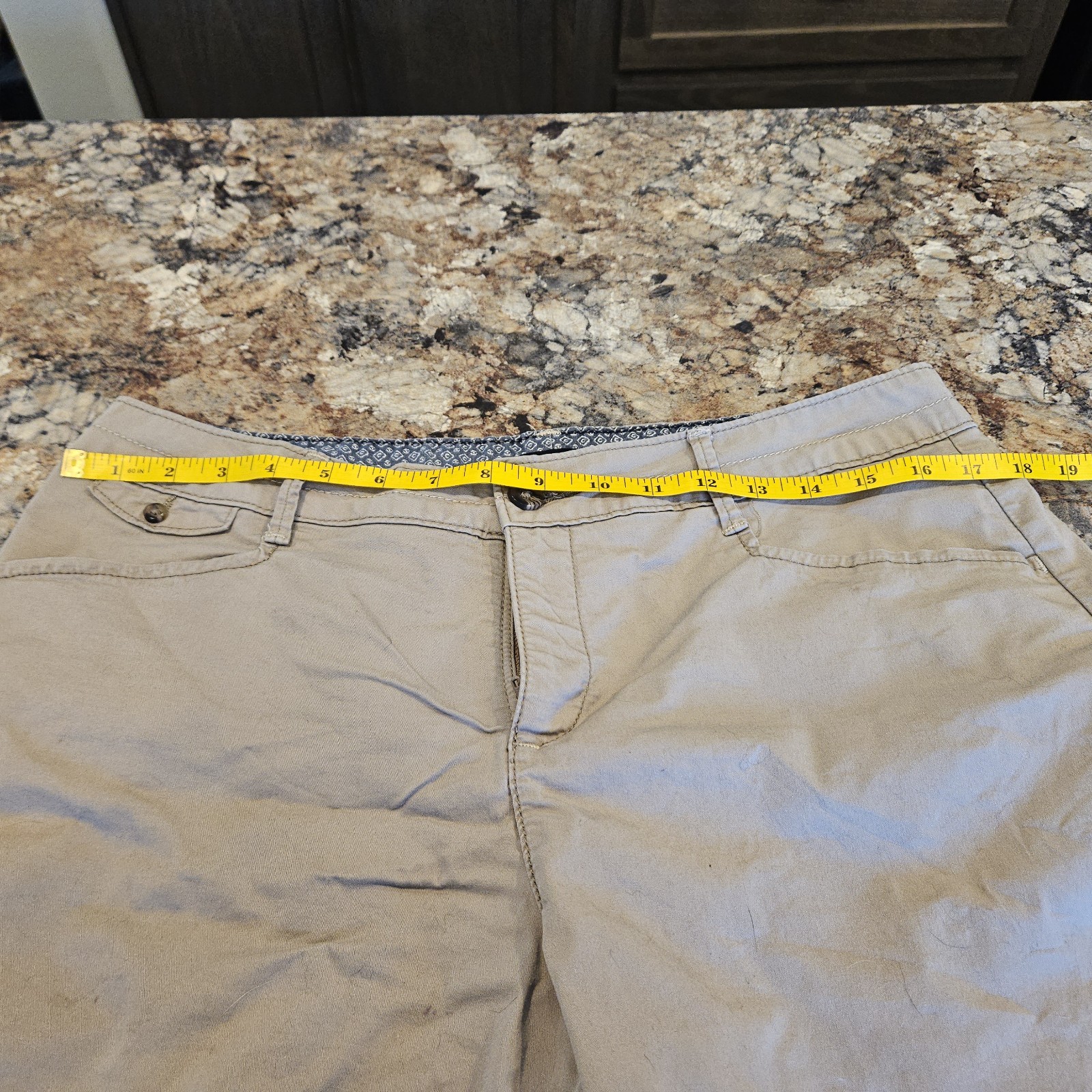 Lee Shorts Womens 10 Beige Midrise Fit Chino Casual Comfort Stretch