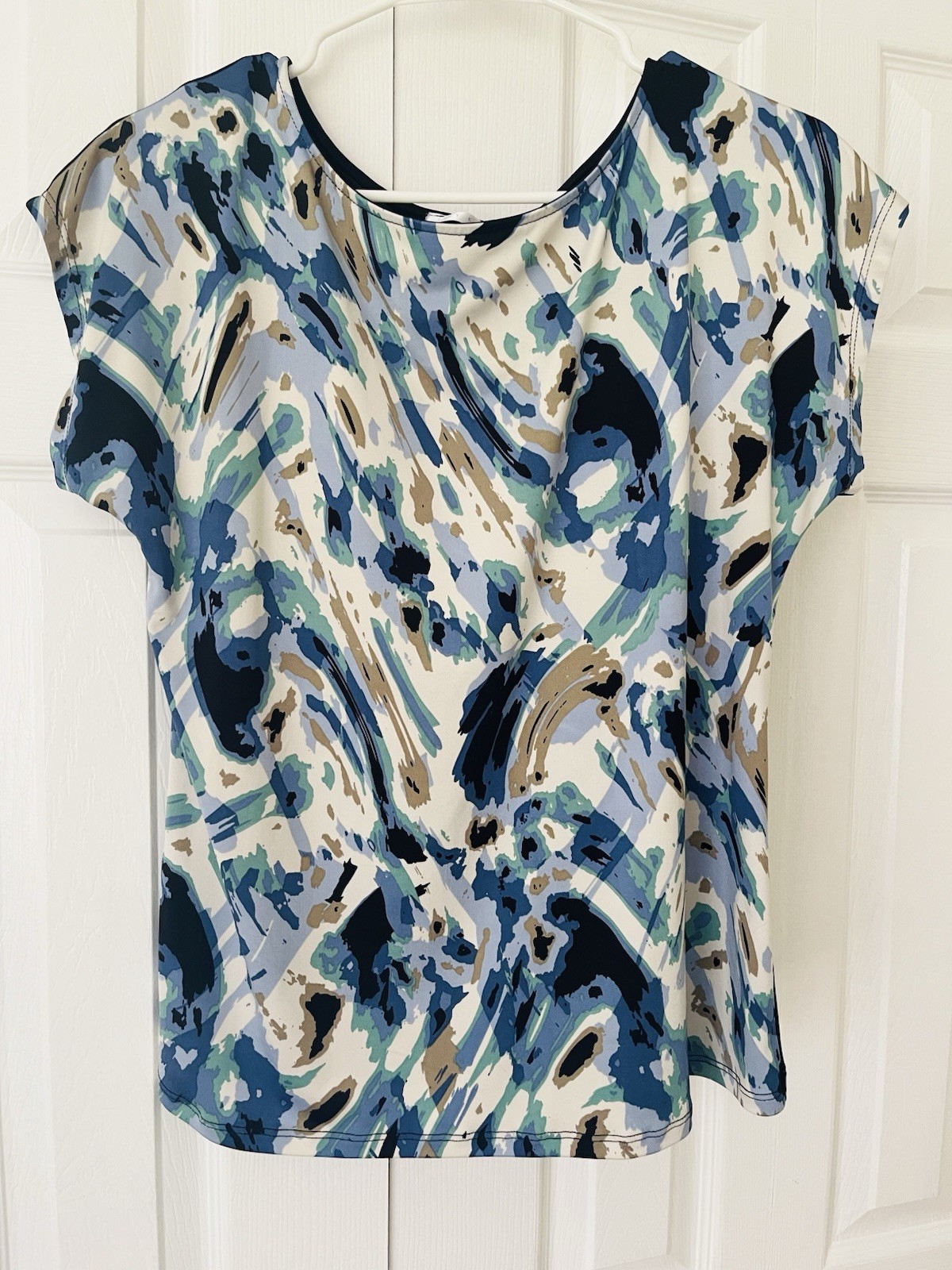 Lily Kayy Women’s Top Printed Front and Solid Black Color Back Size M Pre-owned