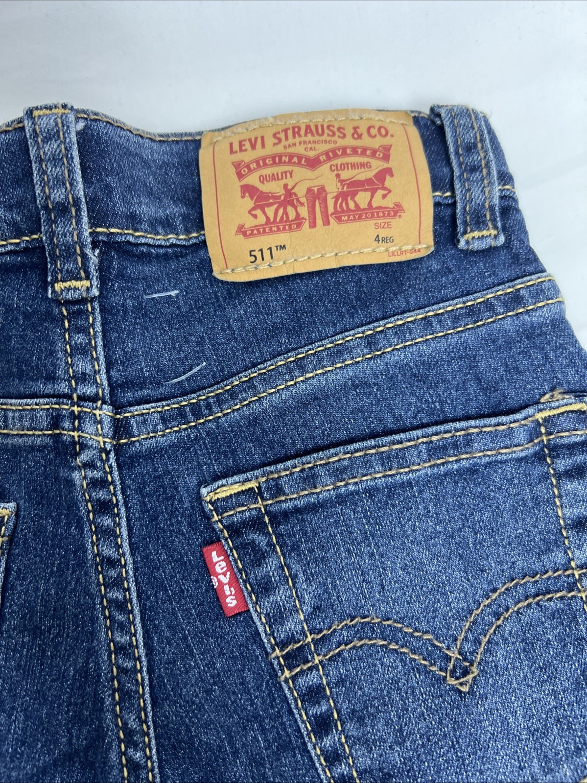 Levi’s Boys 511 Slim Fit Zip Fly & Button Closure Denim Jeans Size 4